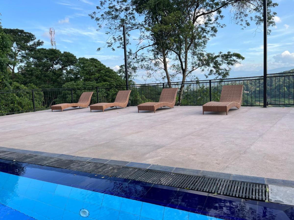Indra Manel Family Holiday Resort Kandy Exterior foto