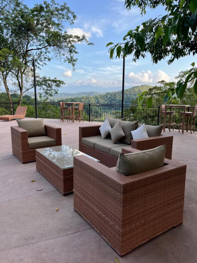 Indra Manel Family Holiday Resort Kandy Exterior foto