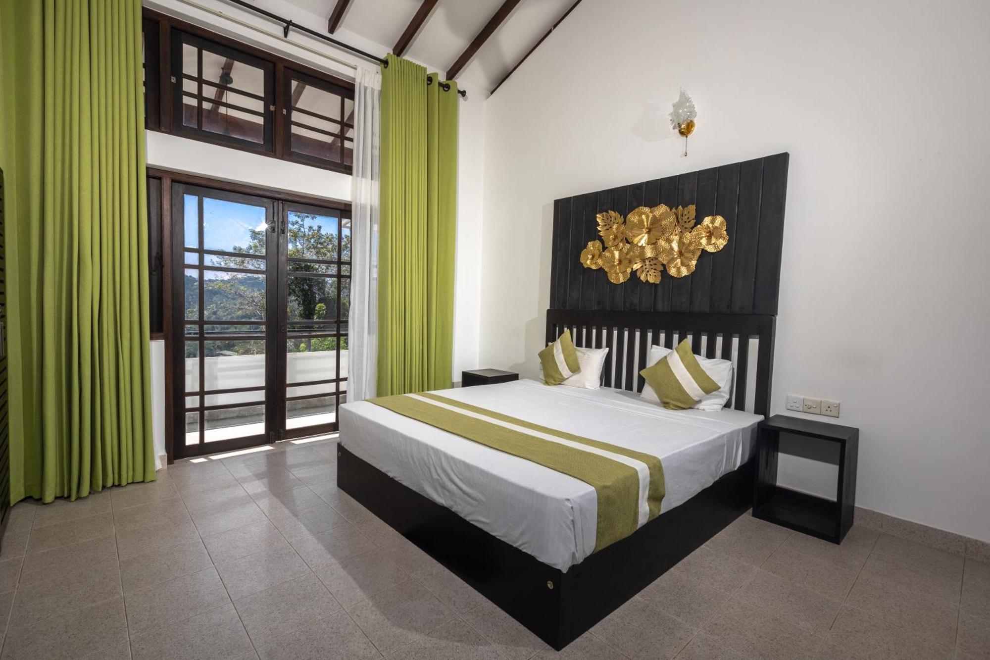 Indra Manel Family Holiday Resort Kandy Exterior foto