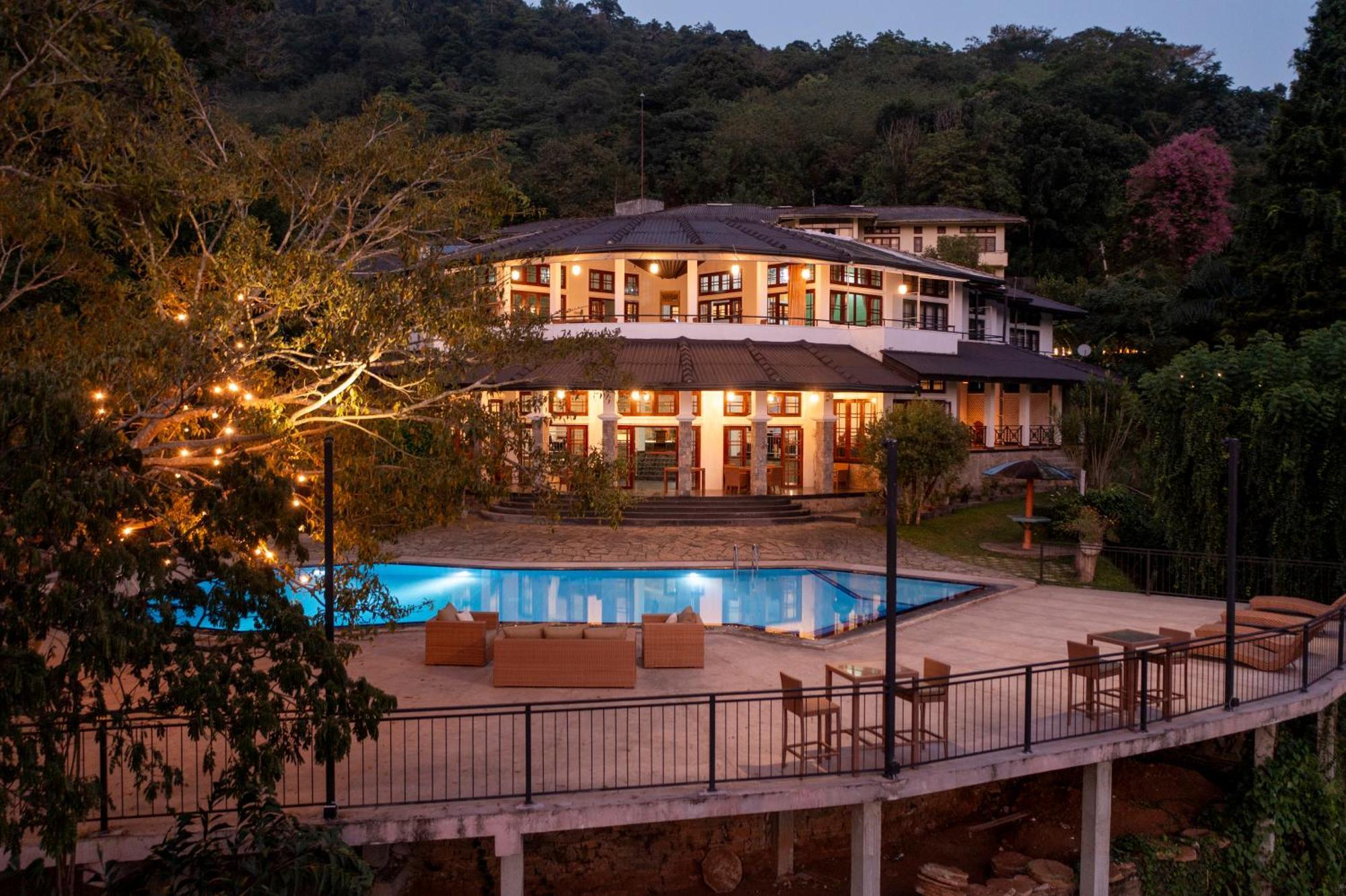 Indra Manel Family Holiday Resort Kandy Exterior foto