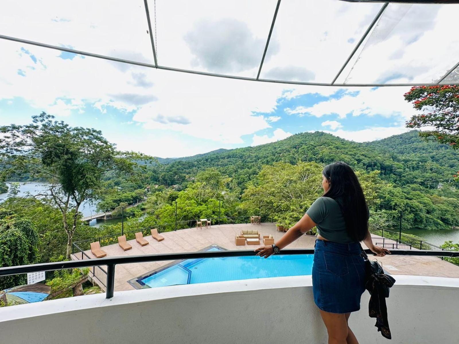 Indra Manel Family Holiday Resort Kandy Exterior foto