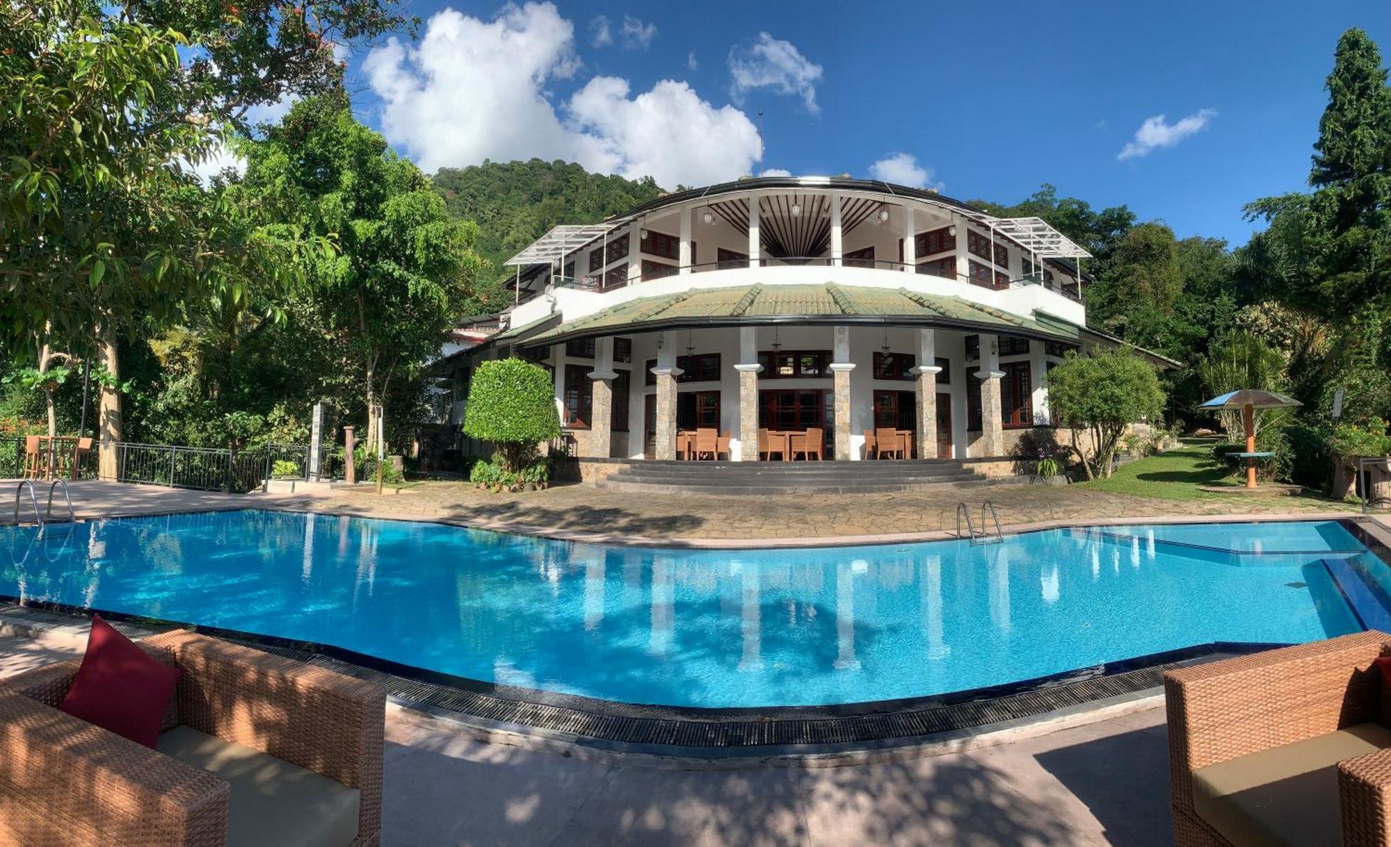Indra Manel Family Holiday Resort Kandy Exterior foto