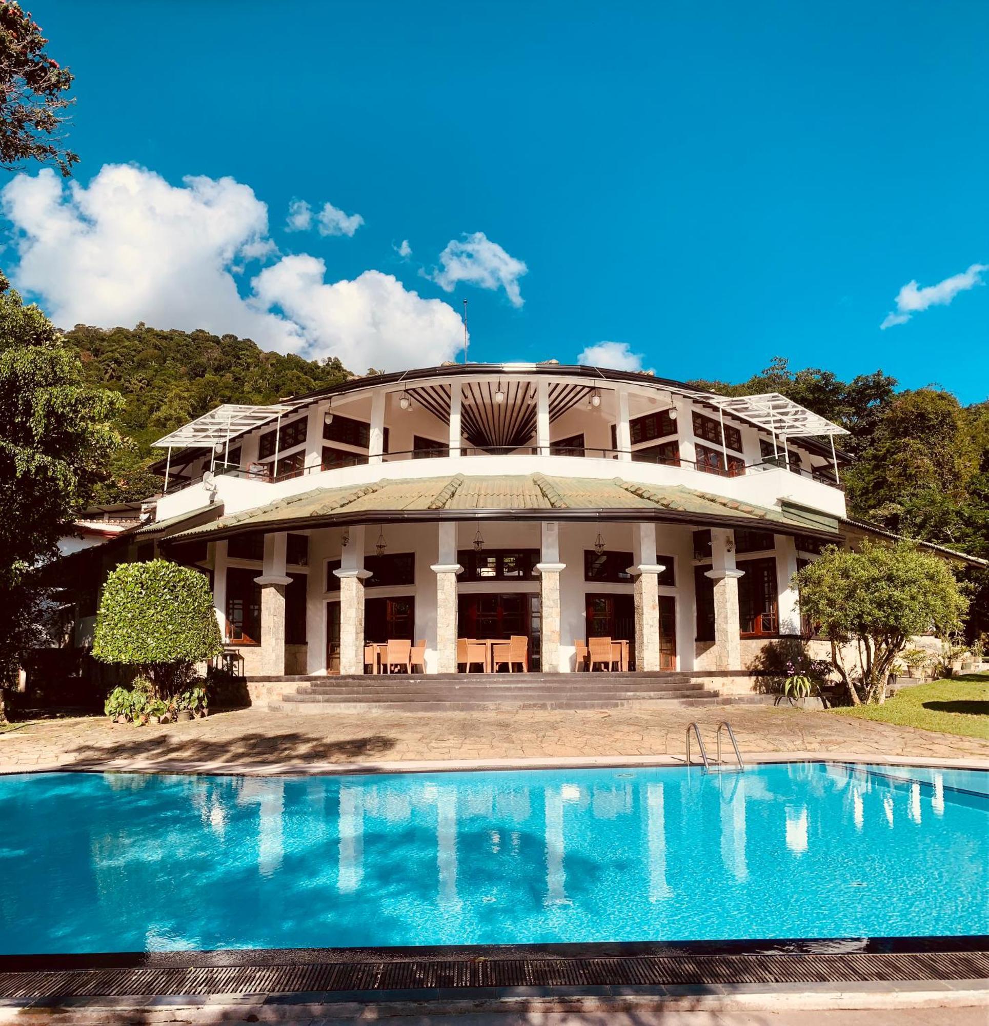 Indra Manel Family Holiday Resort Kandy Exterior foto